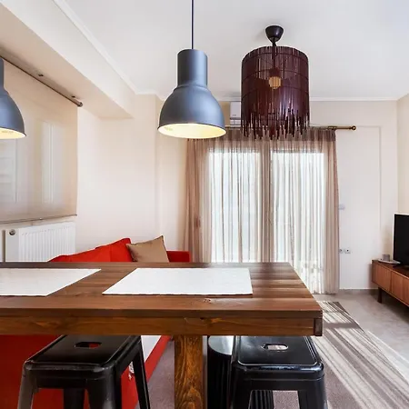 Nikopolis Bus Corner Apartment